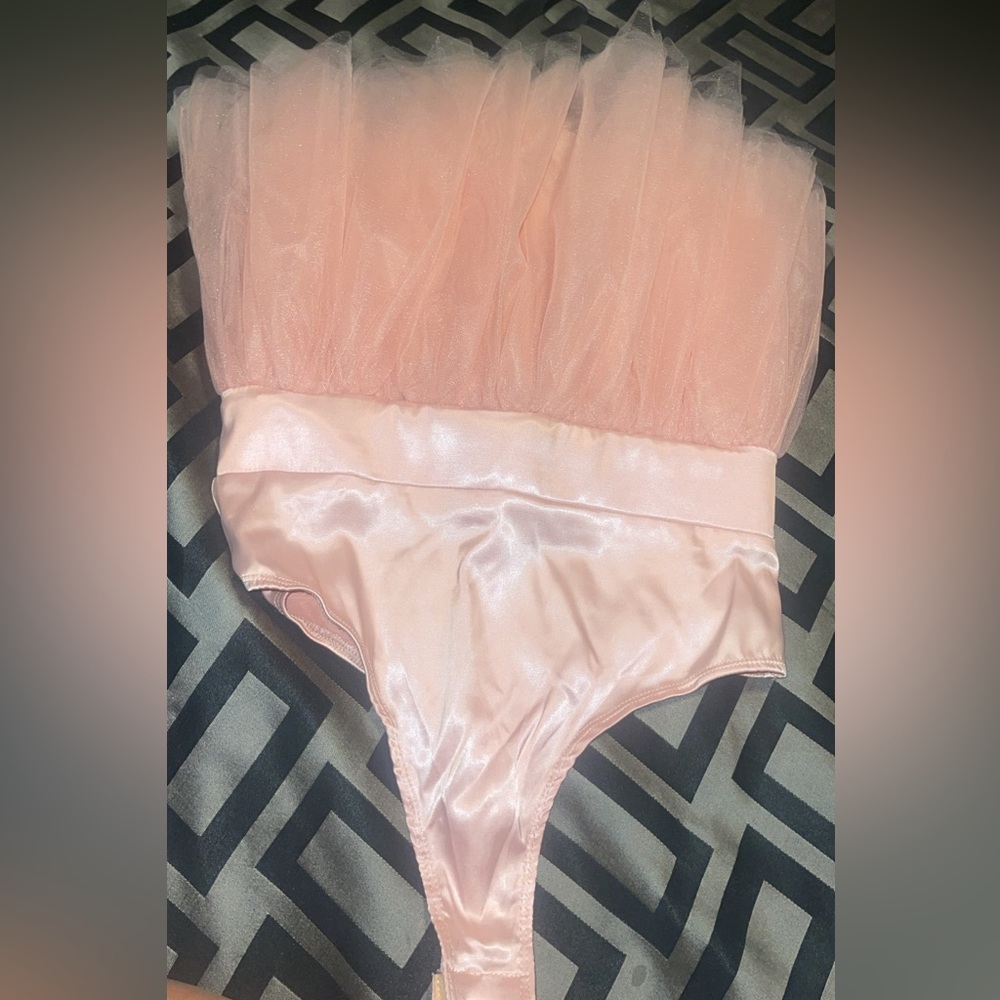 Brand new Akira sea queen elegant crop top